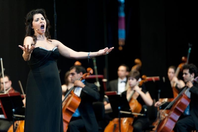 Krizė privertė užverti operos teatro duris 