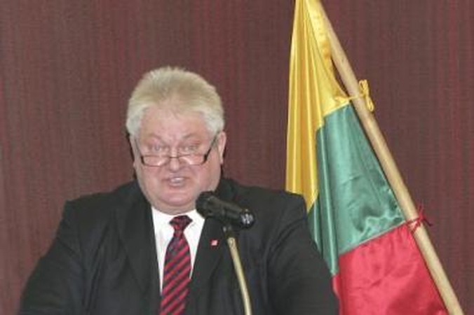 Vicemero pinigai atvedė iki belangės