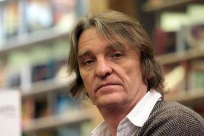 M.Burgessas: sunkiau būti tėvu nei rašyti