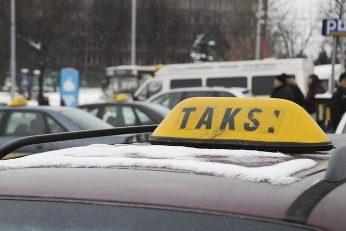 Taksistai pelnosi iš negrąžintos                  grąžos