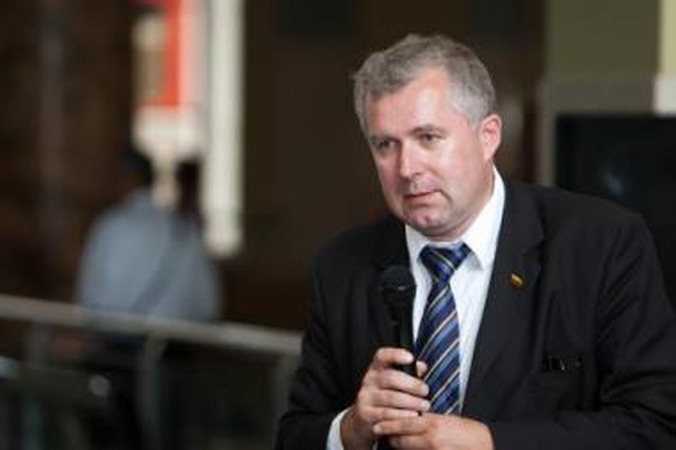 Nekomentuoja: A.Anušauskas vengia atviriau vertinti VSD vadovo veiklą.