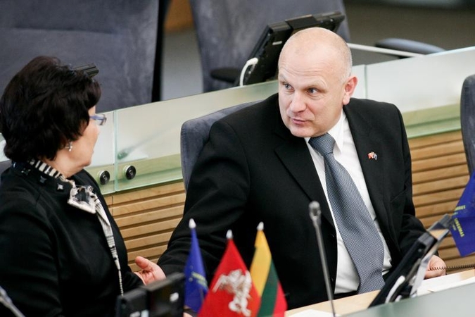 R. Ačo būrys prašosi  atgal į partiją   