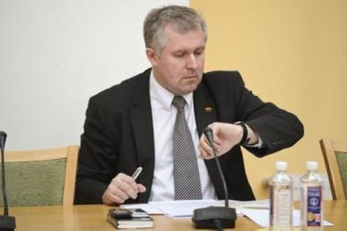 Iš geistų saugumo pažymų Seimas nieko neišspaudžia