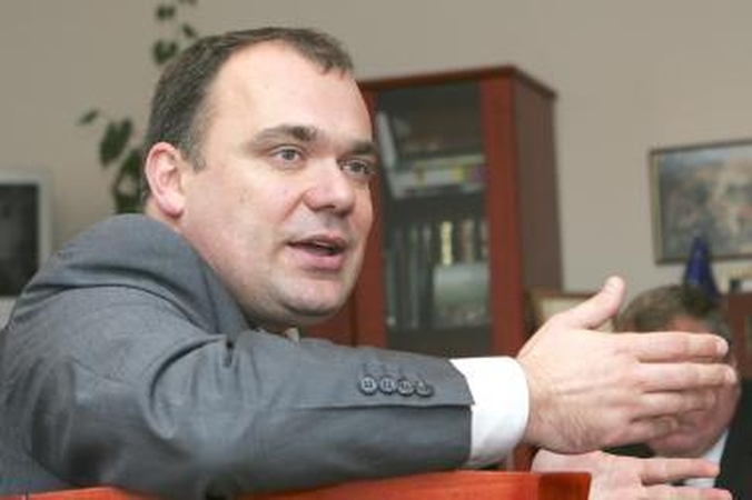 Ministro patarėjui – kaltinimai sąvadavimu