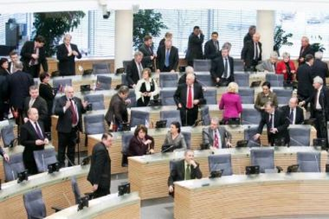 Staigmena: pagal įstatymo projektą politikai nebebūtų viešieji asmenys.