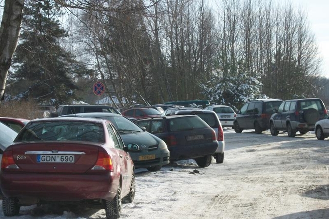 Vandalai siaubia stintautojų mašinas