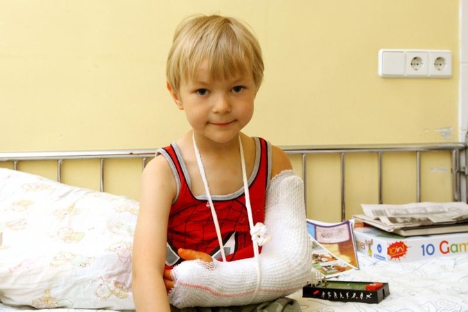 Traumas patyrę vaikai kantriai vykdo gydytojų nurodymus