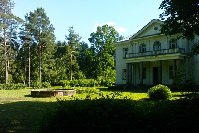Kainų svarstyklės:           dvaras ar butas?