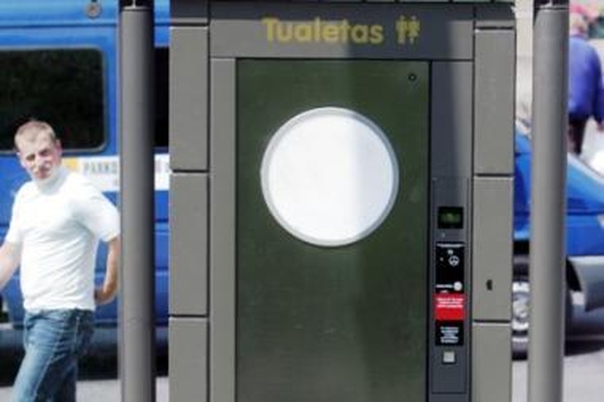 Vilniečiai į naujus tualetus neskuba