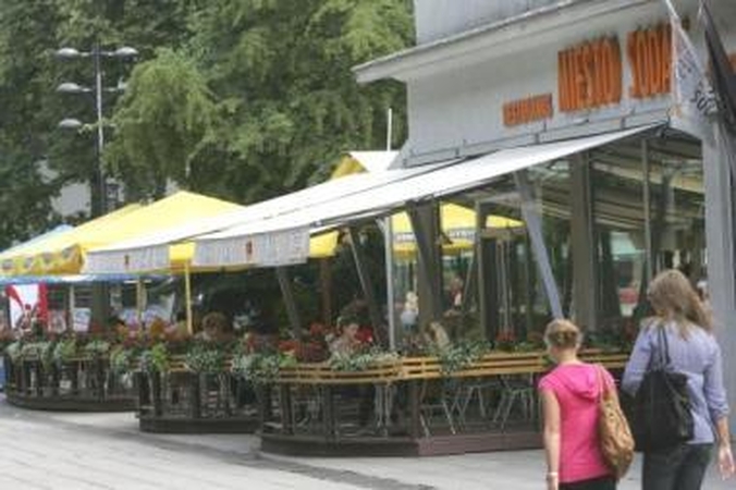 Atokvėpis: šią vasarą lauko kavinės mokesčio už leidimą prekiauti viešosiose vietose nemoka.