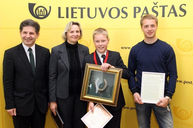Konkurso laureatas spaudė ranką savo favoritui