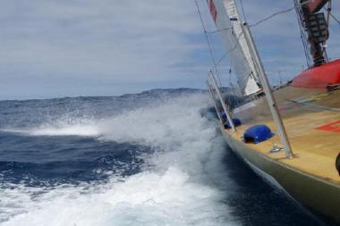 Perplauks: Lietuvos buriuotojai jachtą "Ambersail" iš Šiaurės Amerikos pasuko į Europą, čia pakeliui į Lietuvą planuojama aplankyti 13 lietuvių bendruomenių.