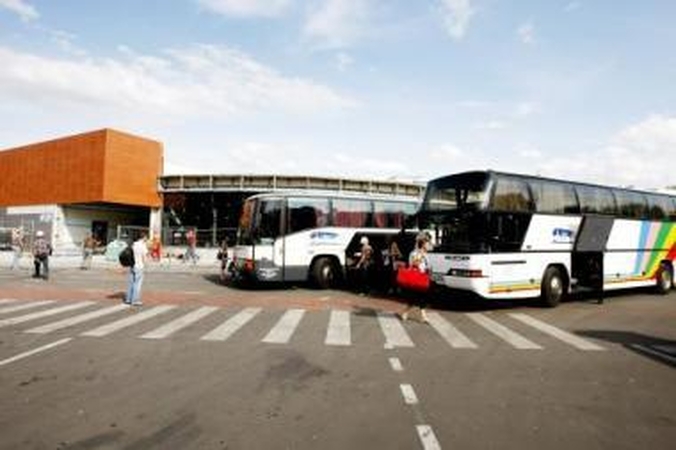 Autobusų stotyje – smūgis bagažinės dangčiu