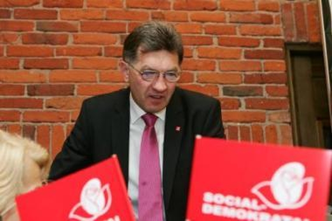 Mįslė: aptiktą klausymosi įrenginį A.Butkevičius sunaikino, o pareigūnams nieko nepranešė.