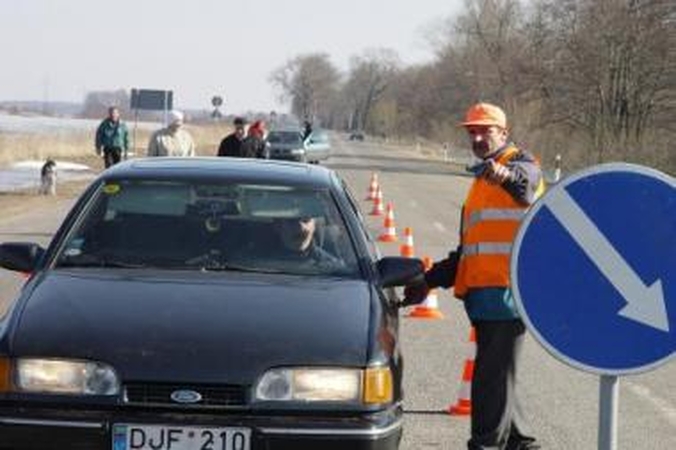 Litai: Šilutės rajono valdžia dar nežino, ar apmokestinus įvažiavimą į Rusnę nesumažės turistų srautai.