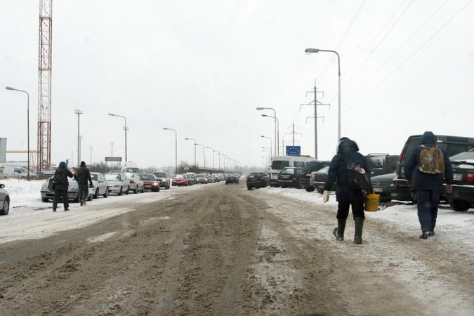 Prie Kuršių marių ledo traukia ir vagys   