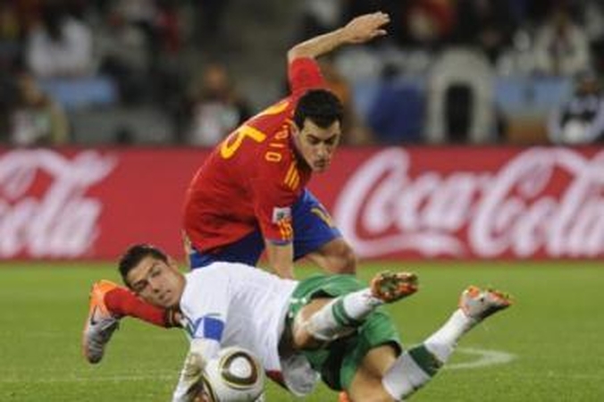 Kapituliavo: po pralaimėtų rungtynių ispanams C.Ronaldo (balti marškinėliai) prarado savitvardą.