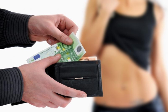 Kaip prostitucijai verbuojamos moterys? (žurnalistų eksperimentas)