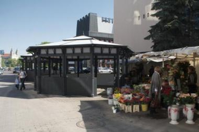 Prekiautojai varomi į paviljonus