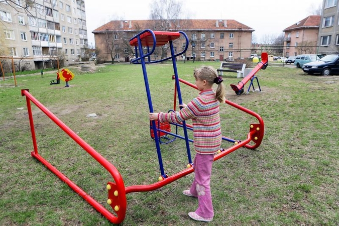 Sūpynės tikrai ne vietoje