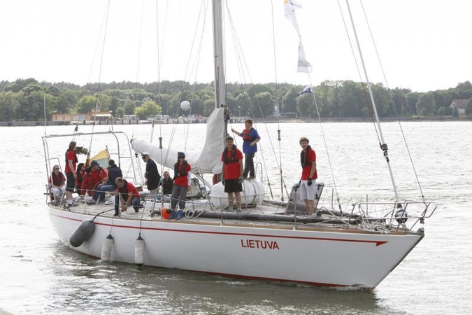 Jachta   „Lietuva“   išplaukė  pergalių   