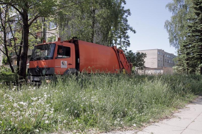 Technika neįveikia peraugusios žolės   