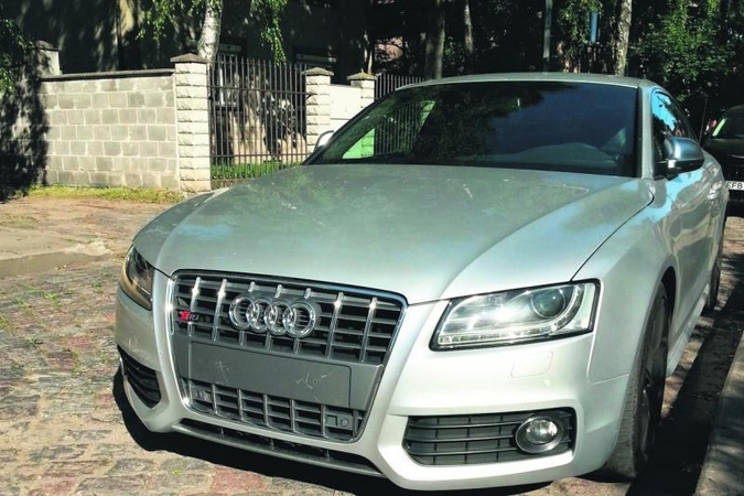Vagys nuskriaudė sporto žvaigždę: „Audi“ liko be vardinių numerių