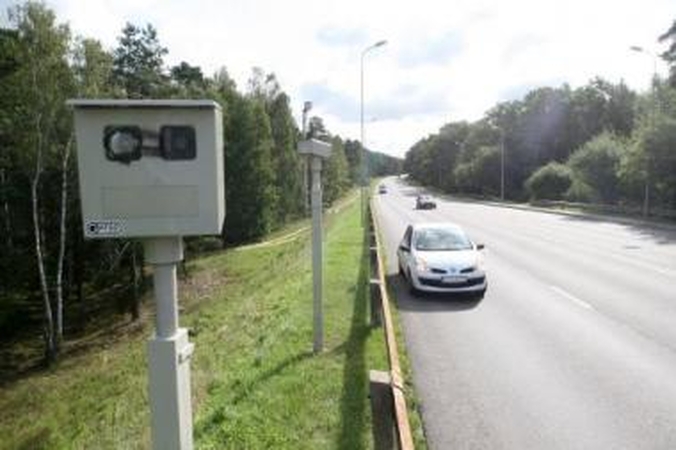 Stebi: jau kurį laiką P.Lideikio gatvėje matuoklis fiksuoja nuvažiuojančių automobilių greitį.