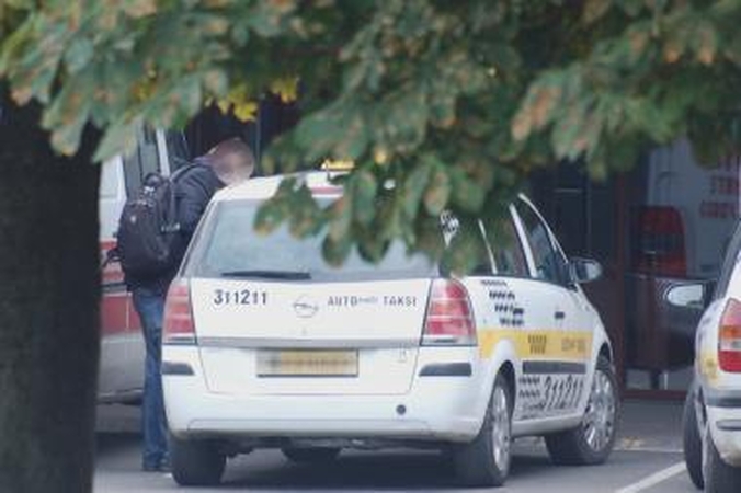 Brangininkai: taksi vairuotojai užsieniečius veža senais automobiliais, tačiau nesikuklina paimti iš jų triskart didesnių sumų nei iš lietuvių.