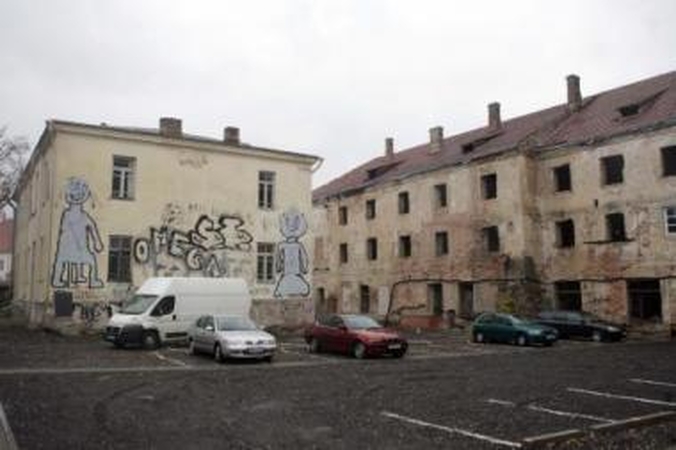 Privačios aikštelės sostinės vairuotojus vilios mažesne kaina