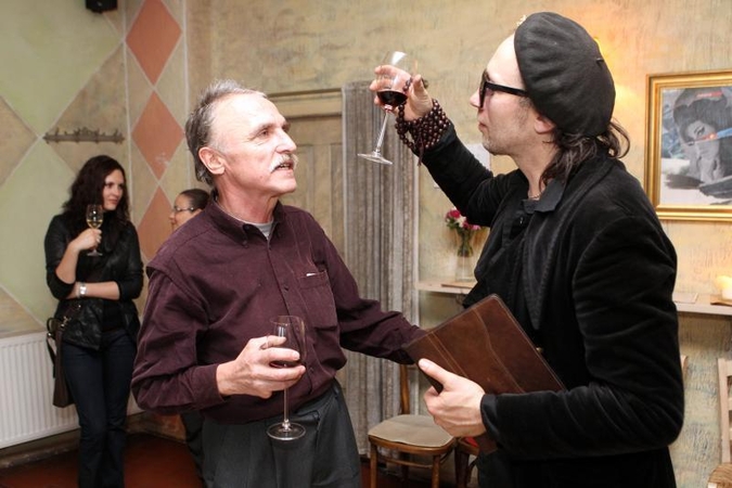 L.Cicėnas su drobėmis įžengė į restoraną