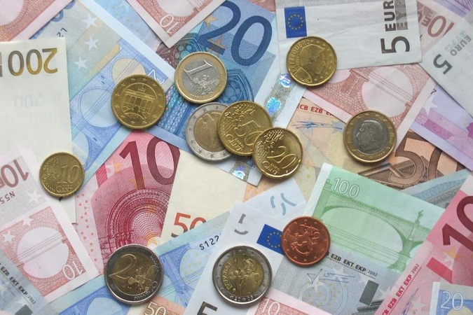 Nereikia nei euro, nei ES