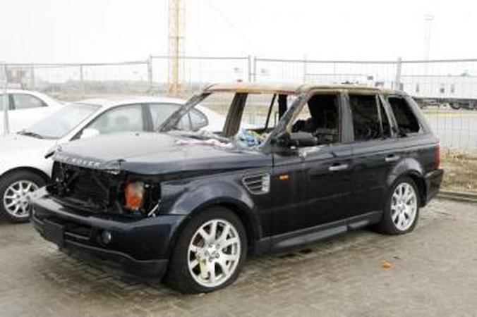 Sudegę automobiliai neša pelną