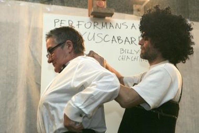 Įsikūnijo: E.Velaniškytė ir A.Andziulis atkūrė per Fluxus įkūrėjo J.Mačiūno ir B.Hutching vestuves suvaidintą performansą "Fluxus vestuvės".