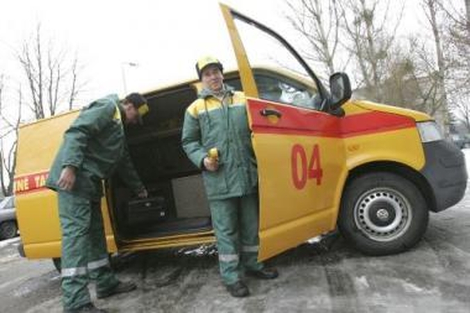 Pasirinkimas: įmonių automobilius po darbo valandų teks palikti bendrovės kieme arba mokėti už jį gyventojų pajamų mokestį.