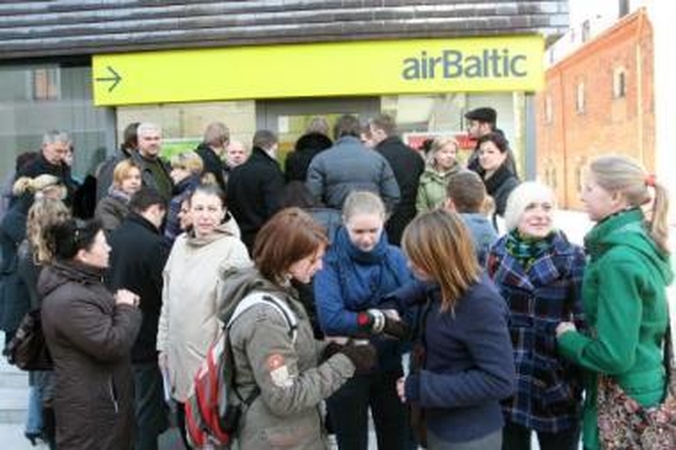 Dėl pigių lėktuvo bilietų – bemiegė naktis