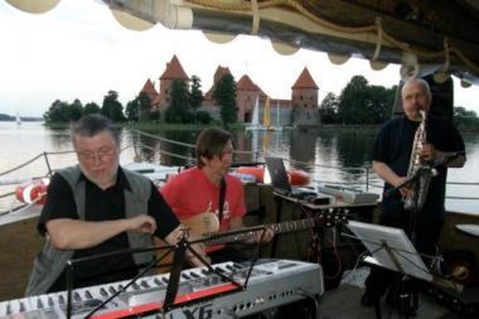 Džiazas liesis virš ežero bangų
