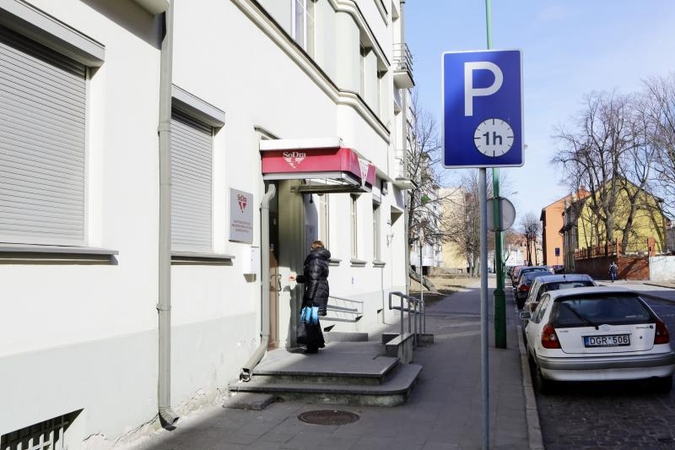 Prie valdiškų įstaigų – nemokama stovėjimo zona