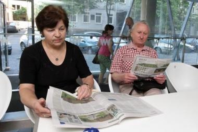 Suspėjo: D.Petrylienė ir S.Deveika, užsukę į "Kauno dienos" skelbimų skyrių besibaigiant metinei prenumeratos akcijai, dar suskubs panaudoti 75 litų vertės nuolaidų kuponą.