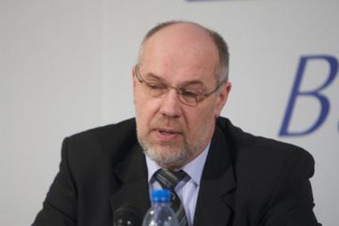 Rezultatas: jeigu pensinis amžius būtų pradėtas ilginti artimiausiu metu, tai dar labiau padidintų nedarbą ir iš dalies žmonių atimtų pragyvenimo šaltinį.