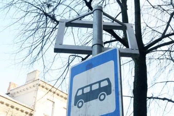 Problema: Manto gatvėje esančioje stotelėje buvusi švieslentė nukabinta dėl nutrūkusio elektros tiekimo.