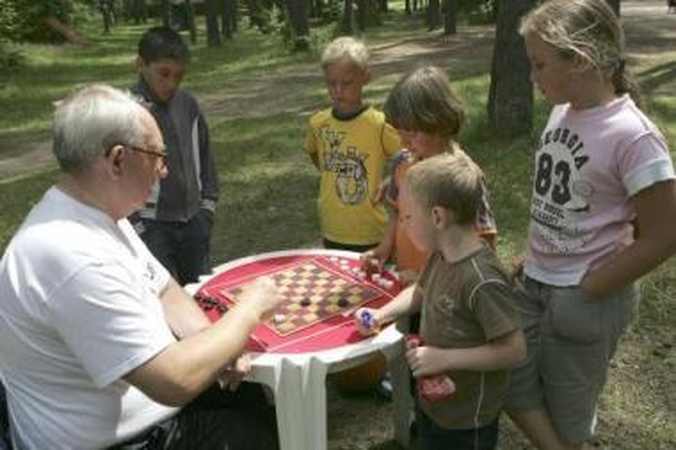 „Merkurijaus“ stovykloje linksma ir be naktipiečių
