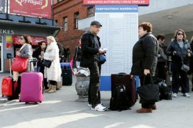 Ugnikalnio įkalintiems lietuviams – baimė dėl darbo