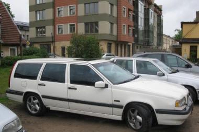 Paradoksas: kol policininkai ieškojo dingusio automobilio, ieškomas „Volvo“ stovėjo netoli tos vietos, kur šeimininkas žaisdavo biliardą.