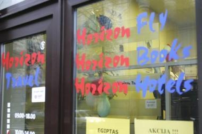 Nesusiję: Kaune, E.Ožeškienės gatvėje, įsikūręs kelionių organizatorius "Horizon Travel Worldwide" kratosi ryšių su bankrutuojančia agentūra "Horizon Travel".