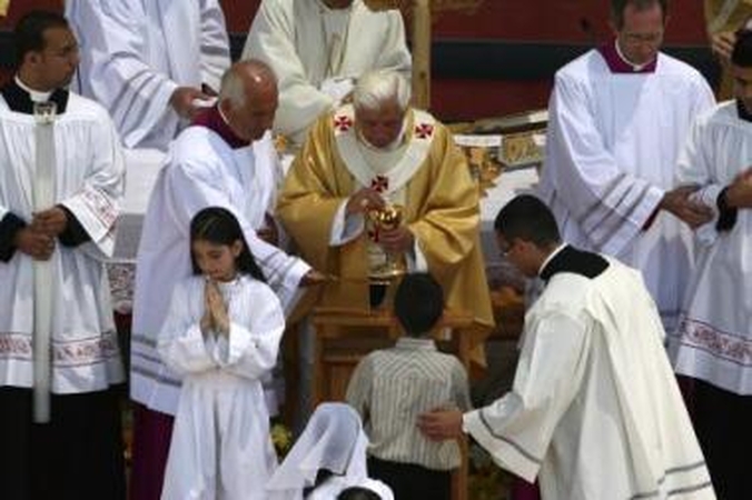 Malda: Benediktas XVI meldėsi už taiką Artimuosiuose Rytuose.