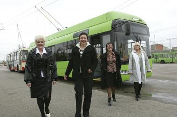 Puošyba: troleibusų vairuotojų kabinos dažniausiai išpuoštos įvairiomis smulkmenomis