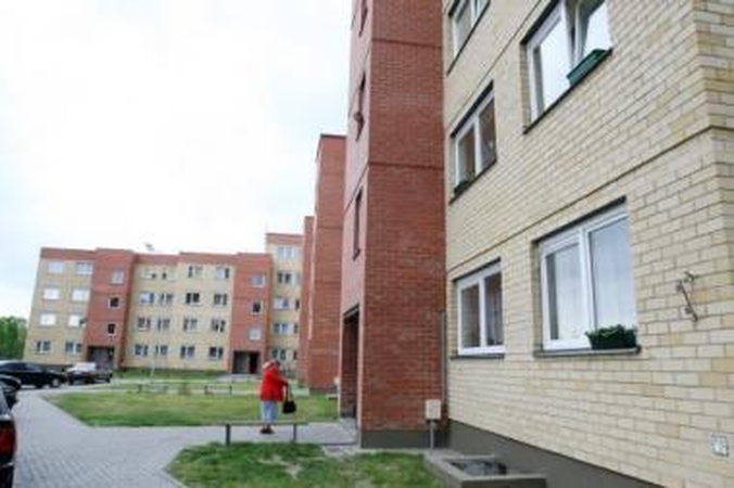 Kaimynystė: naujas namas, kuriame bus įrengti socialiniai butai, turėtų iškilti greta analogiško daugiabučio Irklų gatvėje.
