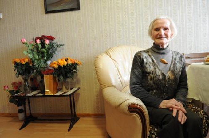 Politika šimtametės nedomina