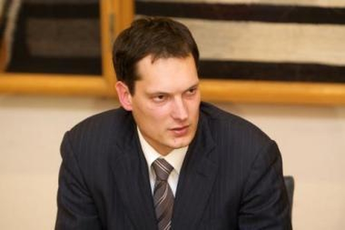 "flyLAL" ir žlunga, ir gelbėjasi